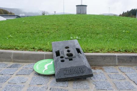 Stanje krožišča pred in po vandalizmu 4